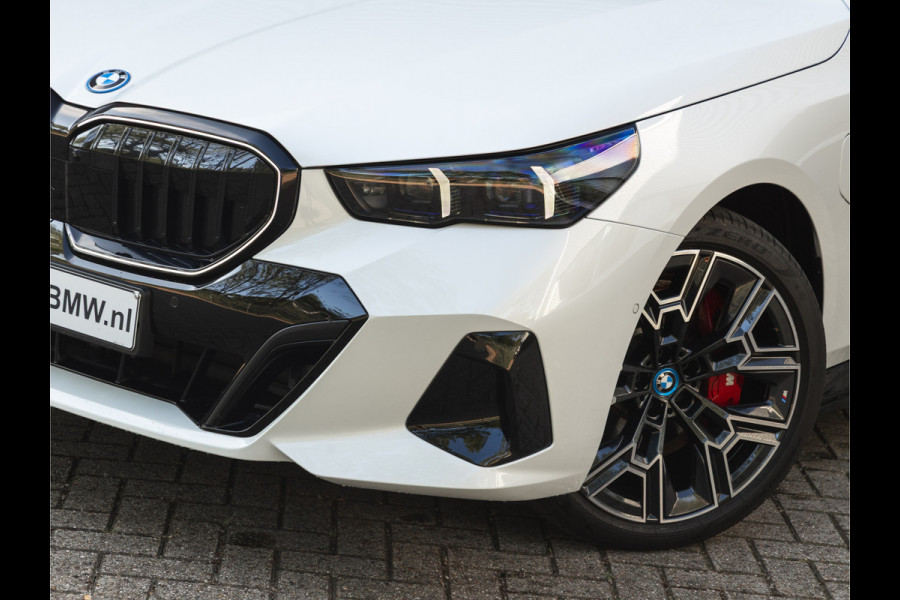 BMW 5 Serie Touring 550e xDrive M-Sport Pro - Pano - Driving Ass Prof - Onderstel Prof