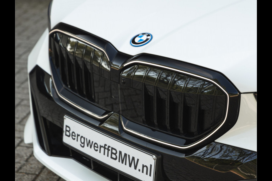 BMW 5 Serie Touring 550e xDrive M-Sport Pro - Pano - Driving Ass Prof - Onderstel Prof