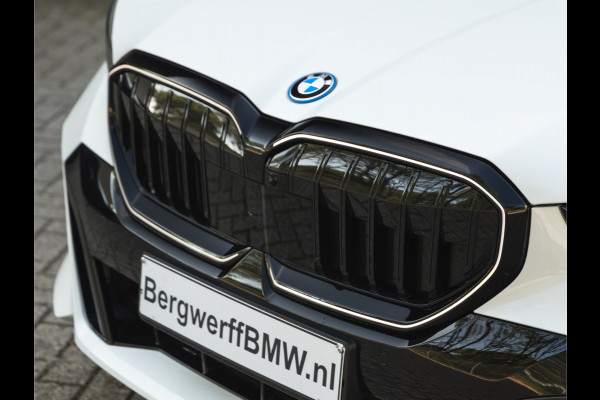 BMW 5 Serie Touring 550e xDrive M-Sport Pro - Pano - Driving Ass Prof - Onderstel Prof