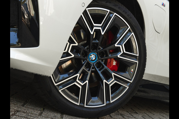 BMW 5 Serie Touring 550e xDrive M-Sport Pro - Pano - Driving Ass Prof - Onderstel Prof