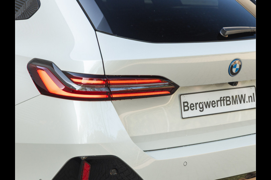 BMW 5 Serie Touring 550e xDrive M-Sport Pro - Pano - Driving Ass Prof - Onderstel Prof