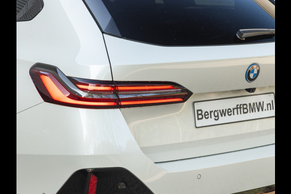 BMW 5 Serie Touring 550e xDrive M-Sport Pro - Pano - Driving Ass Prof - Onderstel Prof