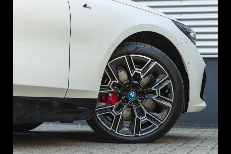 BMW 5 Serie Touring 550e xDrive M-Sport Pro - Pano - Driving Ass Prof - Onderstel Prof