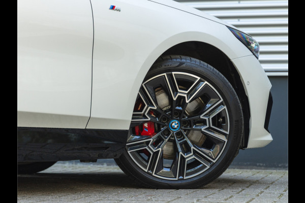BMW 5 Serie Touring 550e xDrive M-Sport Pro - Pano - Driving Ass Prof - Onderstel Prof