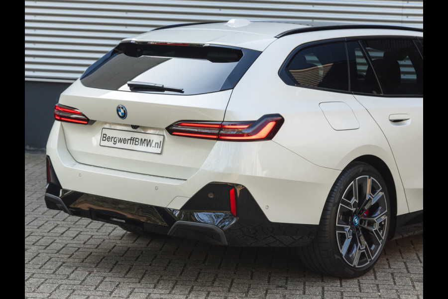 BMW 5 Serie Touring 550e xDrive M-Sport Pro - Pano - Driving Ass Prof - Onderstel Prof