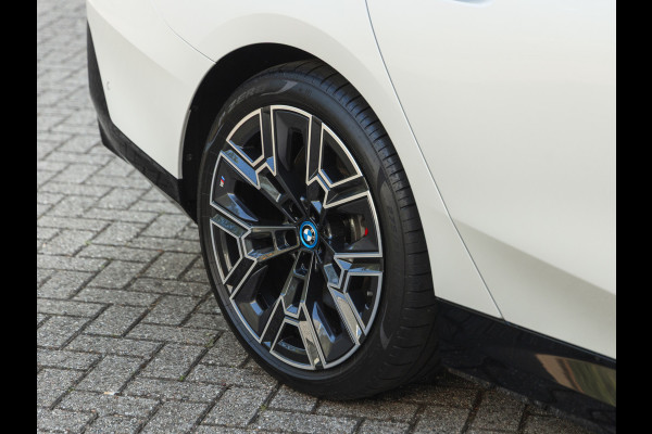 BMW 5 Serie Touring 550e xDrive M-Sport Pro - Pano - Driving Ass Prof - Onderstel Prof