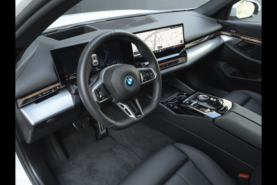 BMW 5 Serie Touring 550e xDrive M-Sport Pro - Pano - Driving Ass Prof - Onderstel Prof