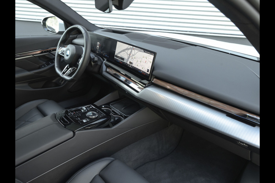 BMW 5 Serie Touring 550e xDrive M-Sport Pro - Pano - Driving Ass Prof - Onderstel Prof