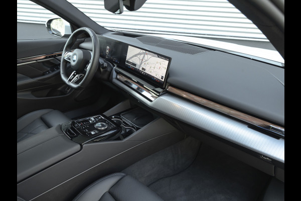 BMW 5 Serie Touring 550e xDrive M-Sport Pro - Pano - Driving Ass Prof - Onderstel Prof