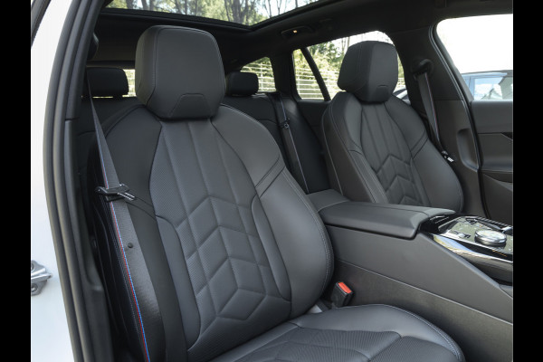 BMW 5 Serie Touring 550e xDrive M-Sport Pro - Pano - Driving Ass Prof - Onderstel Prof