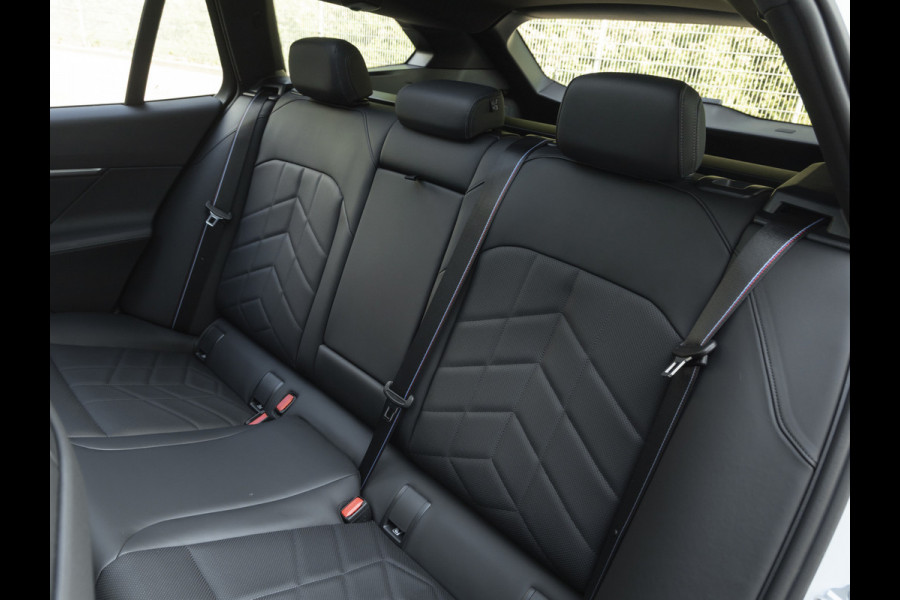 BMW 5 Serie Touring 550e xDrive M-Sport Pro - Pano - Driving Ass Prof - Onderstel Prof