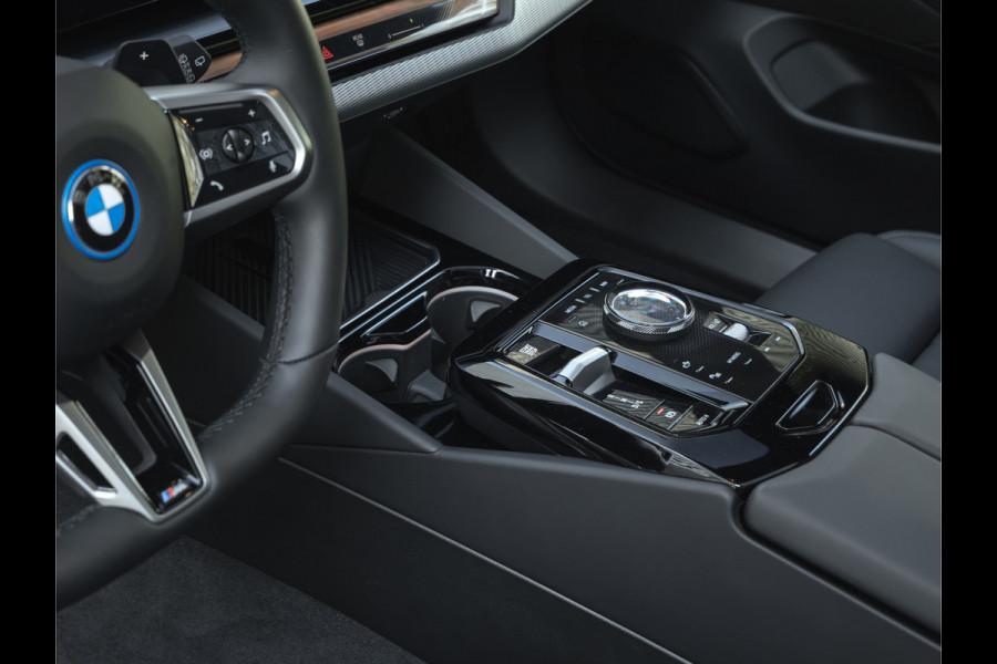 BMW 5 Serie Touring 550e xDrive M-Sport Pro - Pano - Driving Ass Prof - Onderstel Prof