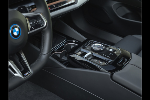 BMW 5 Serie Touring 550e xDrive M-Sport Pro - Pano - Driving Ass Prof - Onderstel Prof