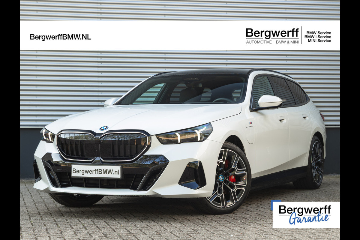 BMW 5 Serie Touring 550e xDrive M-Sport Pro - Pano - Driving Ass Prof - Onderstel Prof BMW 5 Serie Touring 550e xDrive M-Sport Pro - Pano - Driving Ass Prof - Onderstel Prof