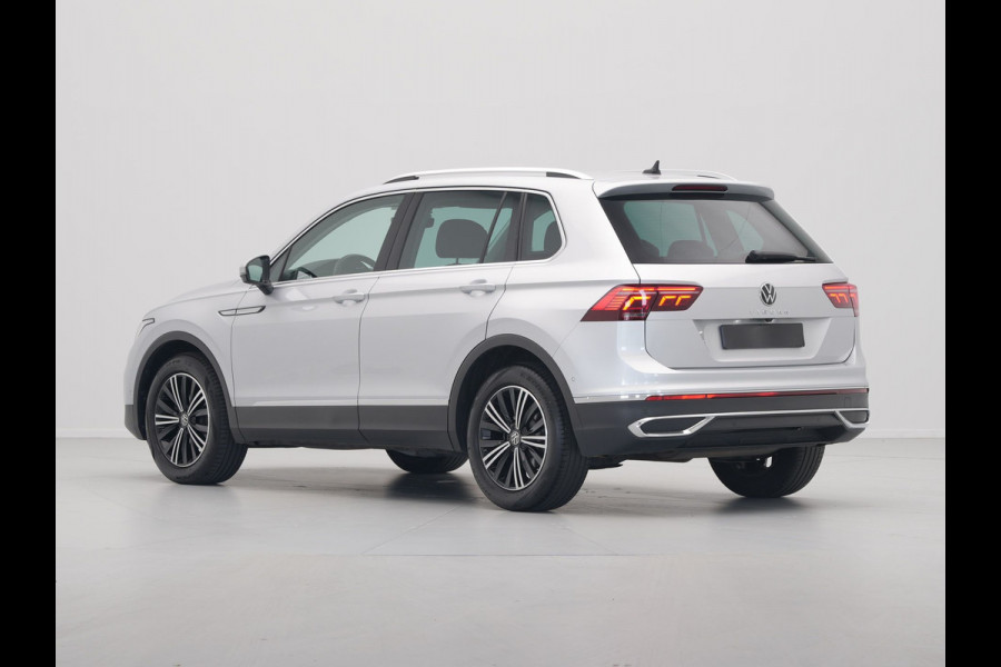 Volkswagen Tiguan 1.5 TSI 150pk DSG Elegance Matrix Led Navigatie Camera Acc Carplay Side Assist 242