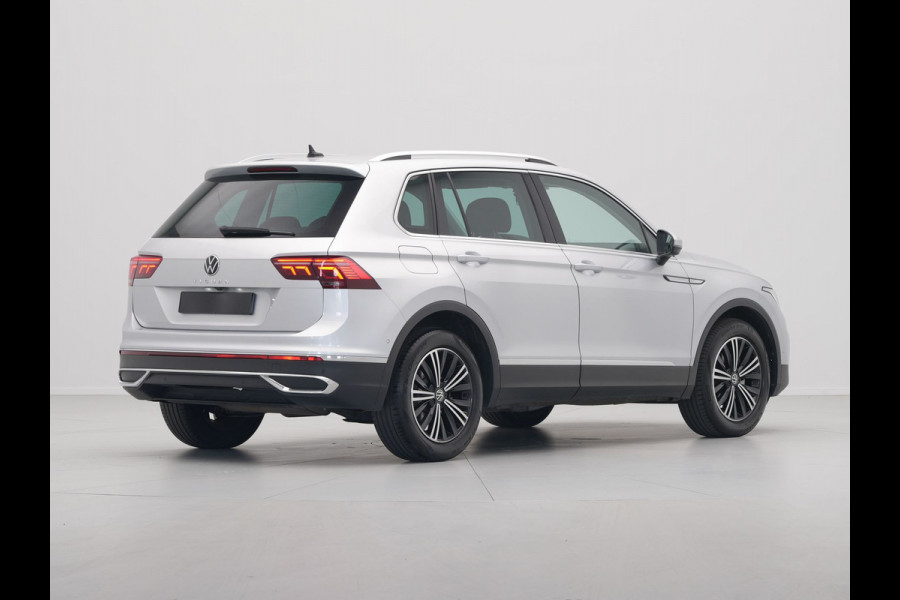 Volkswagen Tiguan 1.5 TSI 150pk DSG Elegance Matrix Led Navigatie Camera Acc Carplay Side Assist 242