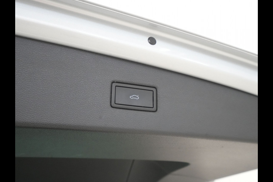 Volkswagen Tiguan 1.5 TSI 150pk DSG Elegance Matrix Led Navigatie Camera Acc Carplay Side Assist 242