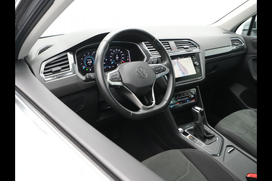 Volkswagen Tiguan 1.5 TSI 150pk DSG Elegance Matrix Led Navigatie Camera Acc Carplay Side Assist 242