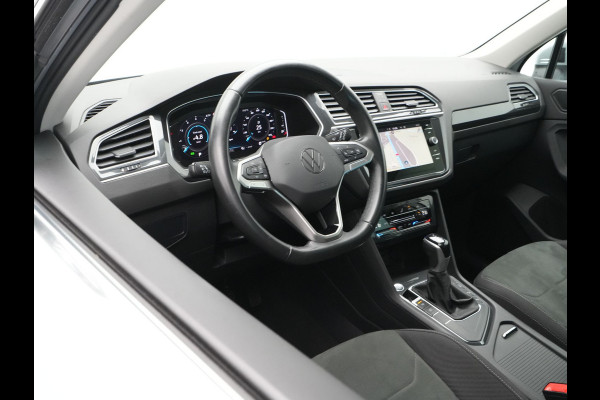 Volkswagen Tiguan 1.5 TSI 150pk DSG Elegance Matrix Led Navigatie Camera Acc Carplay Side Assist 242