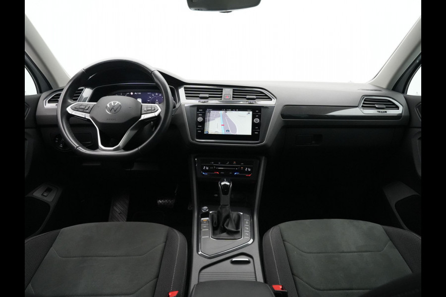Volkswagen Tiguan 1.5 TSI 150pk DSG Elegance Matrix Led Navigatie Camera Acc Carplay Side Assist 242