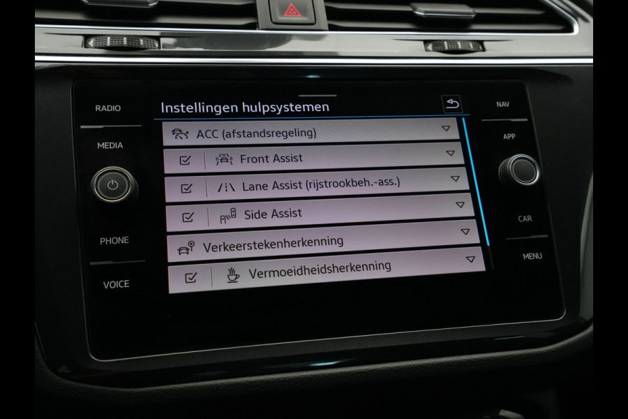 Volkswagen Tiguan 1.5 TSI 150pk DSG Elegance Matrix Led Navigatie Camera Acc Carplay Side Assist 242