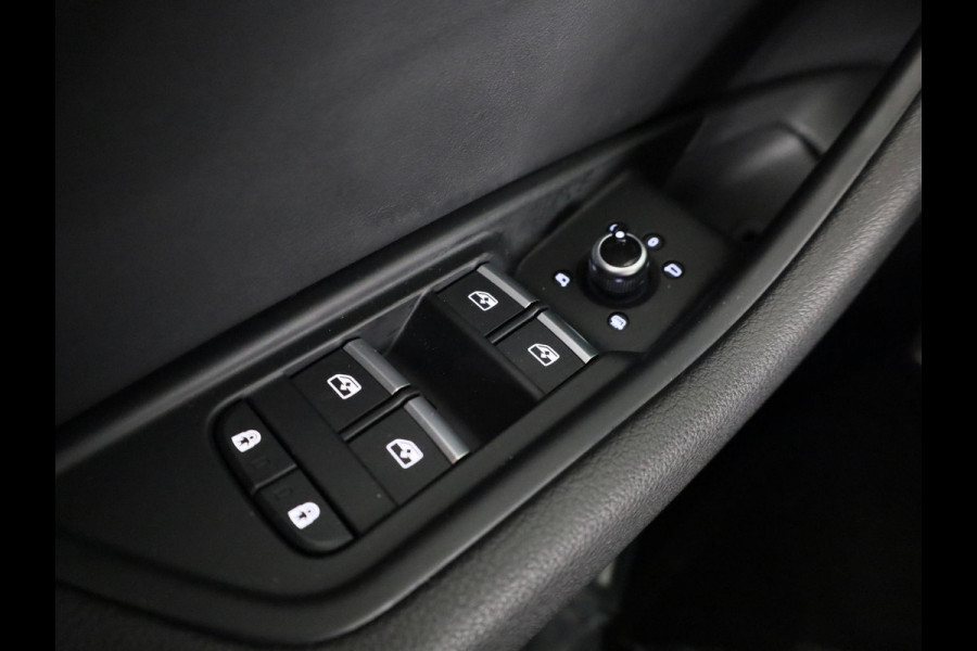 Audi A4 Avant 35 TFSI Launch edition Sport 150 PK Automaat | Trekhaak | Adaptive cruise control | Stoelverwarming | Navigatie | Privacy Glas |