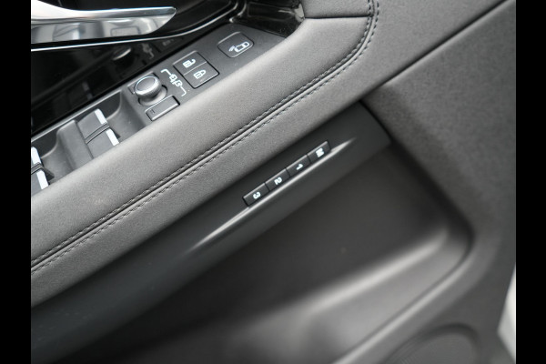 Land Rover Range Rover Evoque P300e AWD R-Dynamic SE Plug In Hybrid Dealer O.H. PHEV | Lederen Sportstoelen Memory | Adaptive Cruise | Navigatie | L.M. 20" | Camera | DAB | Virtual | Stoel & Stuurverwarming |