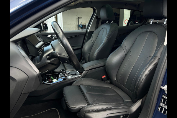 BMW 1-serie 120i Business Edition Plus NL AUTO | PANO | LEDER | STUURWIEL VERW |