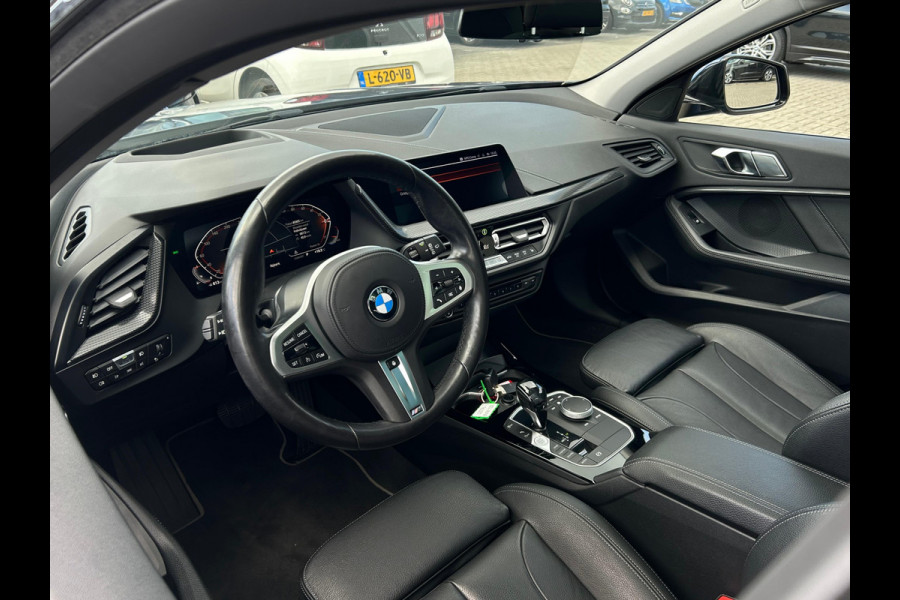 BMW 1-serie 120i Business Edition Plus NL AUTO | PANO | LEDER | STUURWIEL VERW |