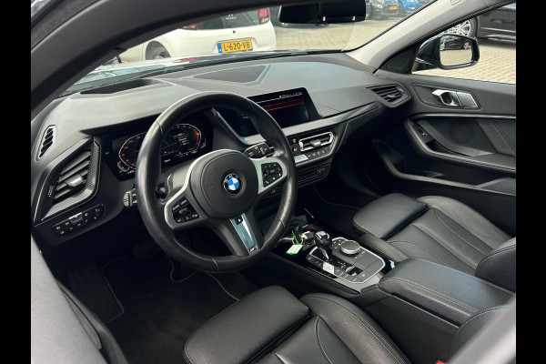 BMW 1-serie 120i Business Edition Plus NL AUTO | PANO | LEDER | STUURWIEL VERW |