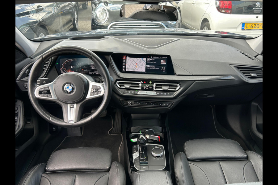 BMW 1-serie 120i Business Edition Plus NL AUTO | PANO | LEDER | STUURWIEL VERW |