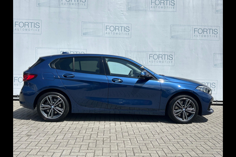 BMW 1-serie 120i Business Edition Plus NL AUTO | PANO | LEDER | STUURWIEL VERW |