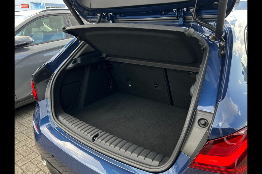 BMW 1-serie 120i Business Edition Plus NL AUTO | PANO | LEDER | STUURWIEL VERW |