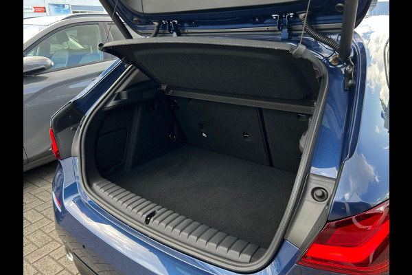 BMW 1-serie 120i Business Edition Plus NL AUTO | PANO | LEDER | STUURWIEL VERW |