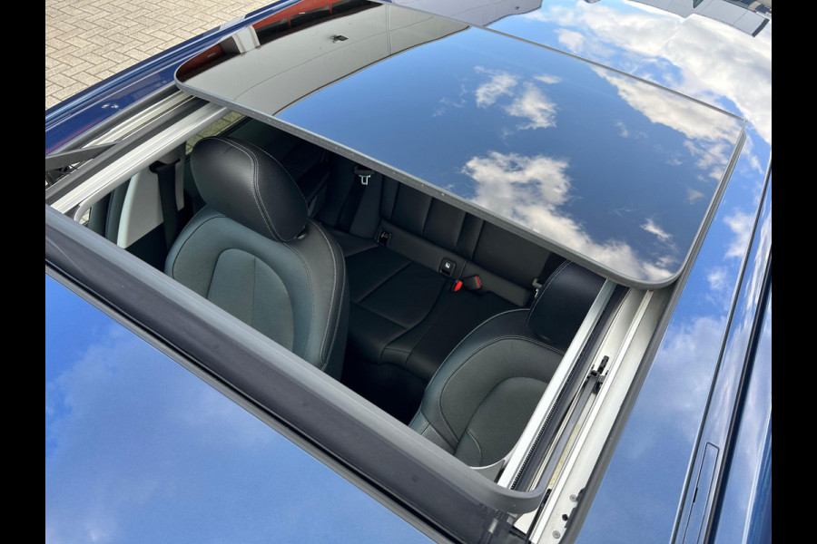 BMW 1-serie 120i Business Edition Plus NL AUTO | PANO | LEDER | STUURWIEL VERW |