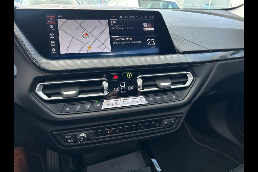 BMW 1-serie 120i Business Edition Plus NL AUTO | PANO | LEDER | STUURWIEL VERW |