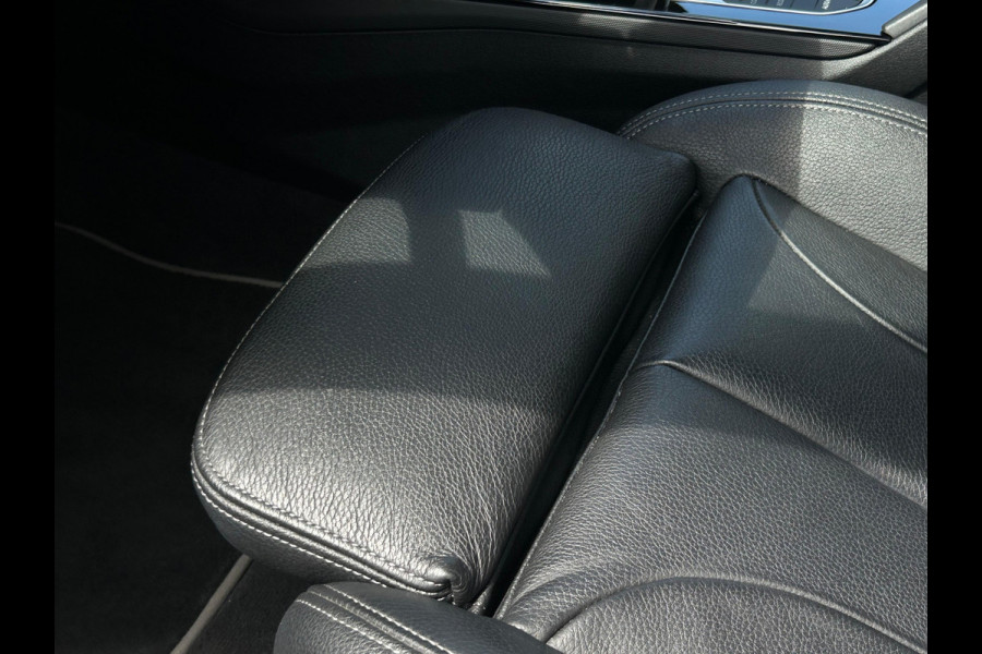 BMW 1-serie 120i Business Edition Plus NL AUTO | PANO | LEDER | STUURWIEL VERW |