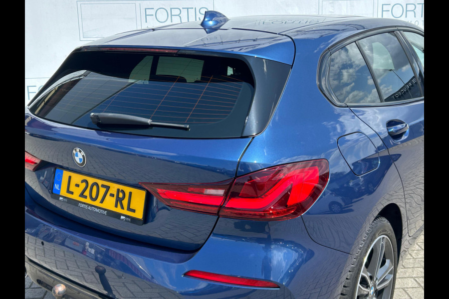 BMW 1-serie 120i Business Edition Plus NL AUTO | PANO | LEDER | STUURWIEL VERW |