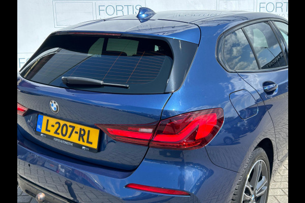 BMW 1-serie 120i Business Edition Plus NL AUTO | PANO | LEDER | STUURWIEL VERW |