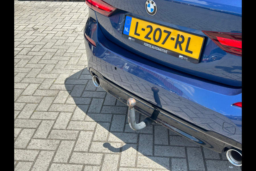 BMW 1-serie 120i Business Edition Plus NL AUTO | PANO | LEDER | STUURWIEL VERW |