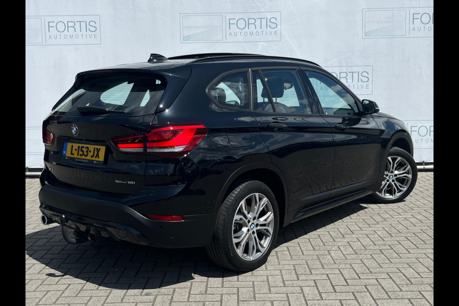 BMW X1 sDrive18i Executive Edition NL AUTO | PANO | TREKHAAK | CAMERA |