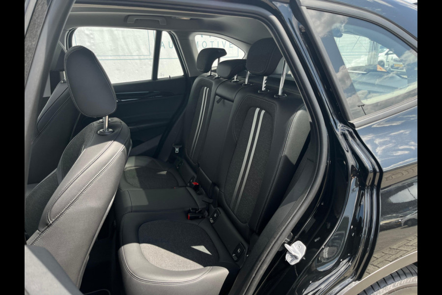 BMW X1 sDrive18i Executive Edition NL AUTO | PANO | TREKHAAK | CAMERA |