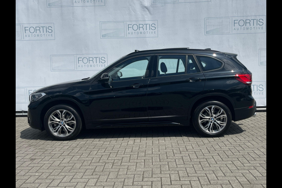 BMW X1 sDrive18i Executive Edition NL AUTO | PANO | TREKHAAK | CAMERA |