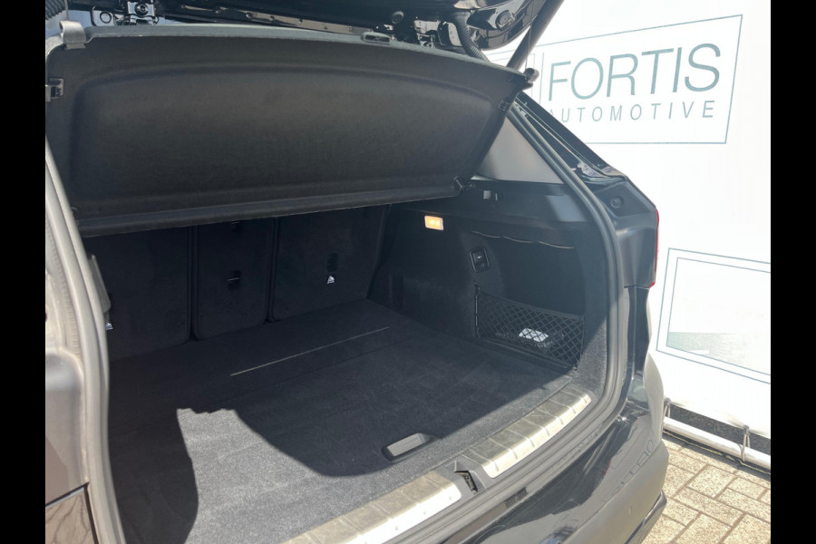 BMW X1 sDrive18i Executive Edition NL AUTO | PANO | TREKHAAK | CAMERA |