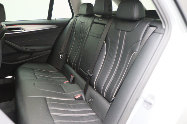 BMW 5 Serie Touring 520i High Executive Leer, Head-Up, Elektrische Stoelen, Navigatie, Bluetooth, PDC, Trekhaak, 18''