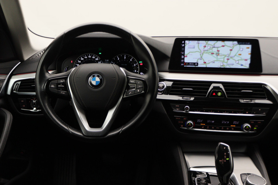 BMW 5 Serie Touring 520i High Executive Leer, Head-Up, Elektrische Stoelen, Navigatie, Bluetooth, PDC, Trekhaak, 18''