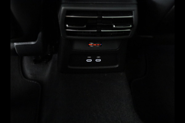 Audi A3 Limousine 30 TFSI S edition 116 pk S-tronic | Verlengde garantie | Navigatie | Parkeersensoren (Park assist) | Autom. airco (3 zones) | Stoelverwarming | S-Line |
