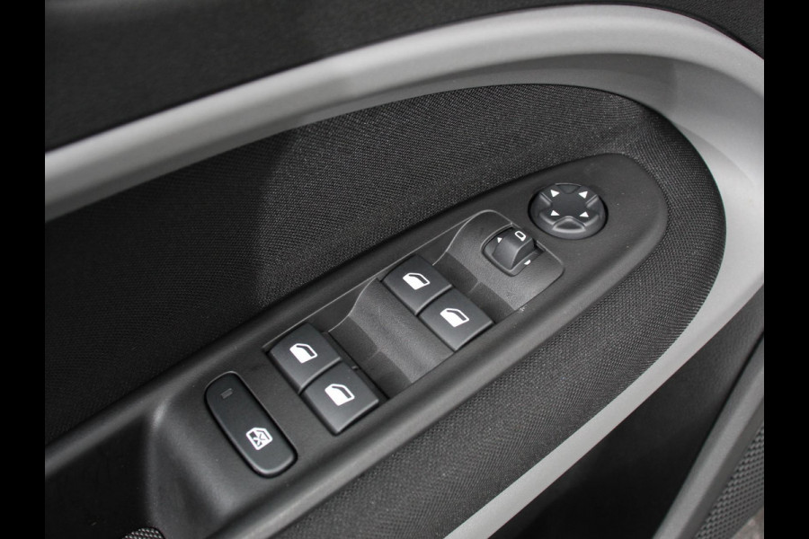 Jeep Avenger Longitude 54 kWh Navigatie Apple Carplay/ Android Auto Parkeersensor achter Cruise Control Stoelverwarming Full LED Virtual Cockpit Climate Control