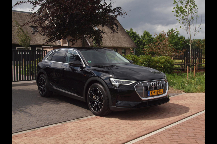 Audi e-tron 55 quattro edition 95 kWh | NL-Auto | Trekhaak | Parkeersensoren | DAB |