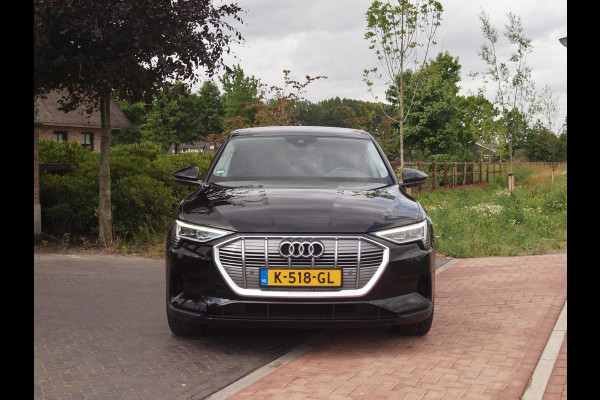 Audi e-tron 55 quattro edition 95 kWh | NL-Auto | Trekhaak | Parkeersensoren | DAB |